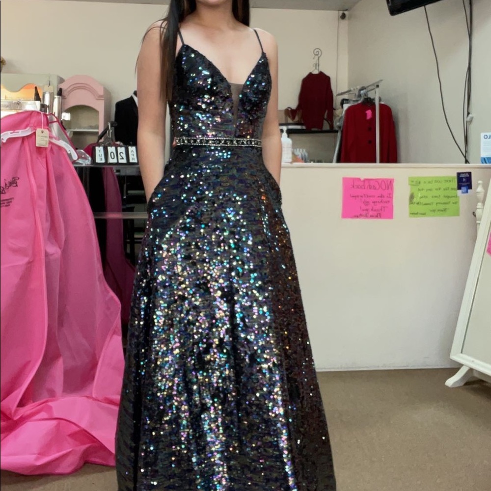 Clarisse prom dress size 4 black sequins shines different color